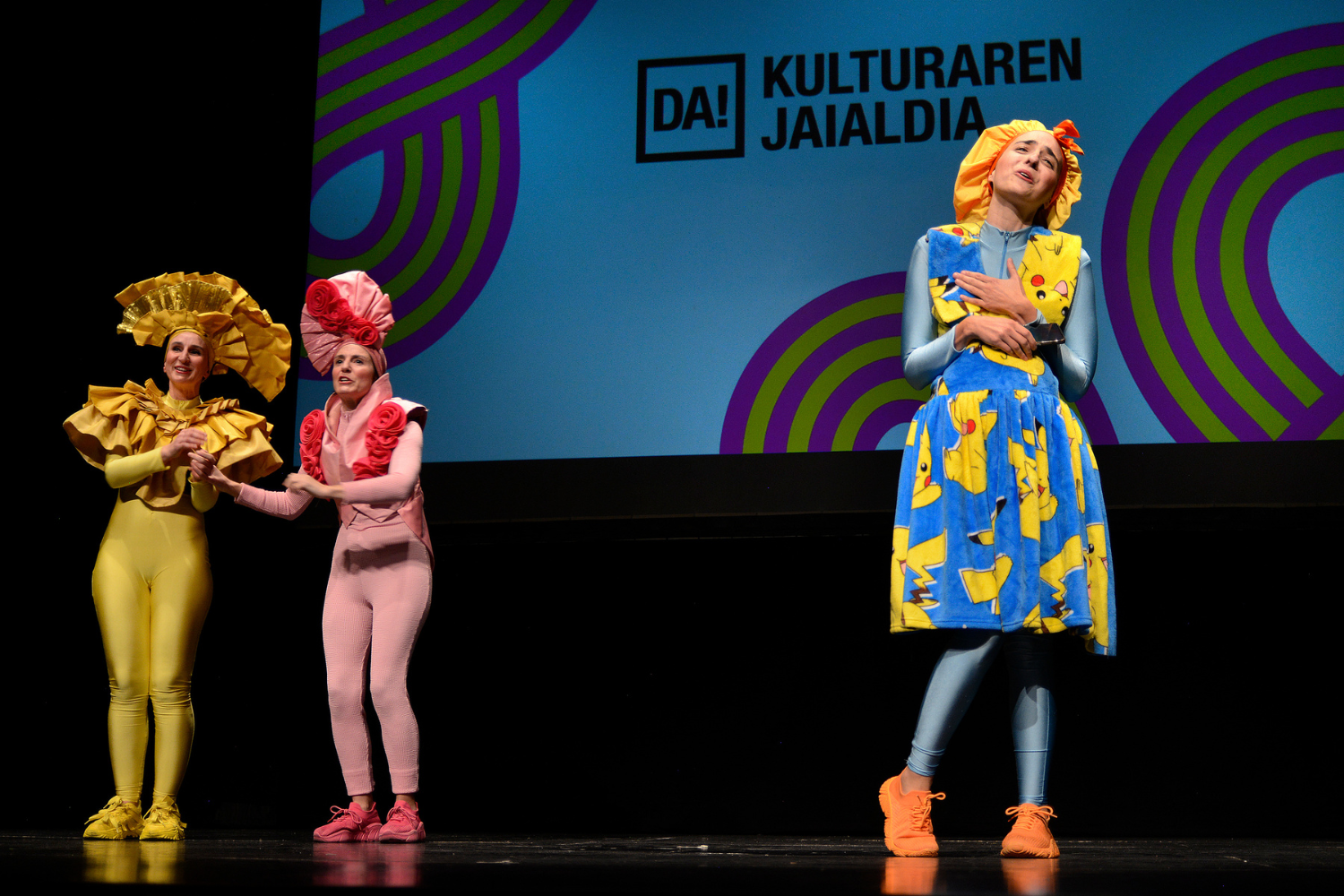 Izaskun Ellakuriaga gogoan hartuta borobildu du Durangoko Azokak bere estreineko eguna